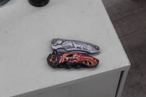 Lot of (2) Wolves, Dragons Pocket Knives