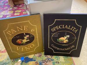 lot 327 image: 2 Wood Wine Themed Wall Hangings