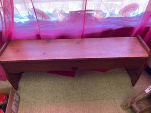 lot 22 image: Country Style Wood Bench