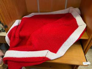 lot 245 image: Beautiful Red and White Handmade Octagon Blanket