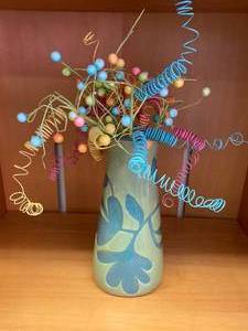 lot 192 image: Demdaco 14 Hand Painted Vase