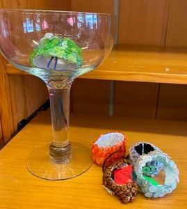 lot 177 image: Disc Stretch Bracelets in Large Pedestal Glass