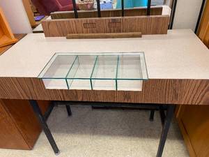 lot 178 image: Salon Manicure Table
