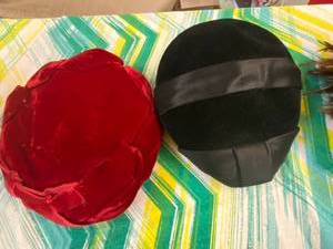 lot 486 image: Delightful Vintage Hats