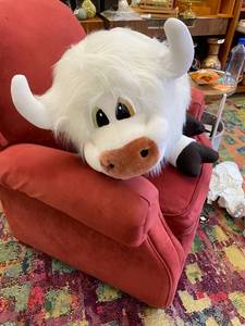 lot 434 image: HUGE Cuddly White Plush Bison