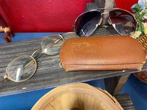 lot 260 image: Vintage Glasses, Shaving Set