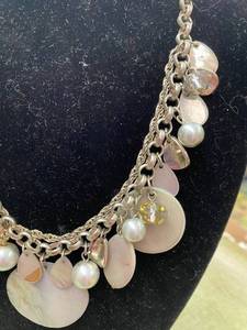 lot 226 image: Bib Necklace with Pink and White Hanging DisksBeads