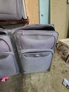 lot 25 image: 3 Large Gray Samsonite Suitcases