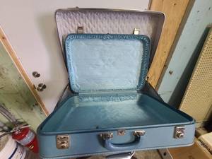 lot 26 image: 2 Vintage Hard Shell Suitcases