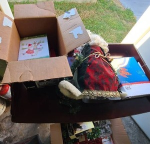 lot 30 image: Christmas Decor, Some Vintage
