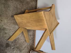 lot 35 image: Sturdy Hand Made Wooden Manger