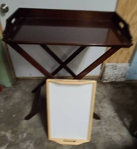lot 55 image: Serving Tray wFolding Stand