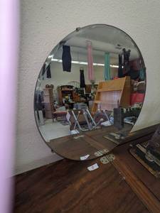 lot 9 image: Vintage Round Beveled Mirror