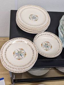 lot 116 image: National Brotherhood of Operative Potters Royal China