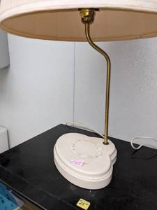 lot 114 image: 1978 White Holland Mold Lamp