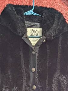 lot 77 image: Faux Fur Short Hooded Jacket