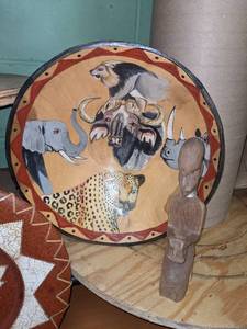 lot 364 image: Super Lot of Ethnic Home Decor Items