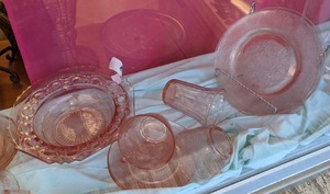lot 133 image: Set of Pink Depression Glass Dinnerware