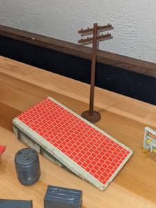 lot 88 image: Vintage Marx Train Pieces
