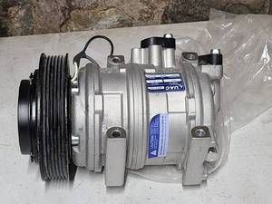 lot 14 image: UAC CO 35112C AC Compressor