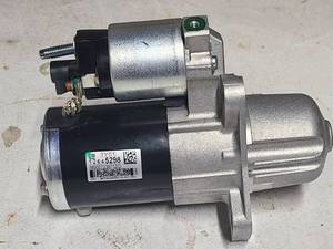 lot 24 image: GM Genuine Parts 12645298 Starter