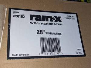lot 59 image: Rain-X WeatherBeater Wiper Blade, 28-Inch, 2 Count