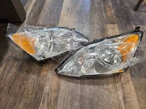 lot 73 image: For 2007-2011 Honda CRV CR-V Headlights Headlamps Front Light Assembly Pair Replacement Driver  Passenger Side
