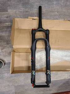 lot 86 image: LANXUANR 2627.529 Inch Magnesium Alloy Mountain Bike Fork