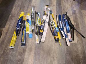 lot 100 image: Approximately 20 Wiper Blades of various Brands and Sizes