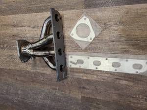 lot 102 image: Exhaust Manifold
