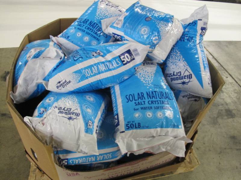 lot 618 image: Pallet of 1,492 lbs of Diamond Crystals Solar Naturals Salt Crystals for Water Softeners
