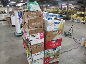 lot 589 image: Pallet of Kleenex and Tissue Products - New in Distressed Packaging
