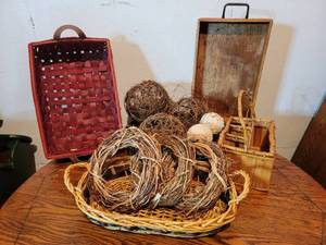 lot 62 image: 5 Awesome Large Wicker BasketsBowls With Centerpiece Table Wreaths and Decor