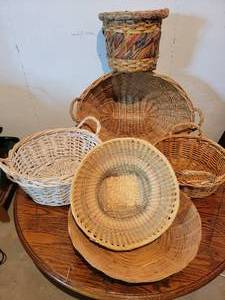 lot 63 image: Beautiful Vintage 6 Large Wicker Baskets, Bowls and Tray