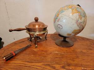 lot 67 image: Vintage Globe & Mid Century Modern Chafing Dish