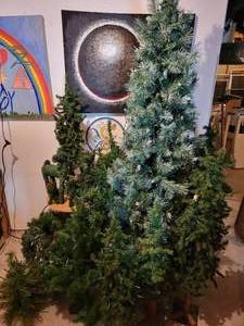lot 70 image: 9 Decorative Christmas Trees With 4 wreathed Reindeer & 3 Wreaths