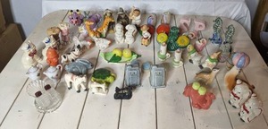 lot 76 image: 29 Sets of Rare Mid-Century-Modern Salt and Pepper Shakers