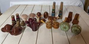 lot 84 image: 12 Mid-Century-Modern Rare Collectible Ceramic and Wooden Salt and Pepper Shakers- Frankoma and More