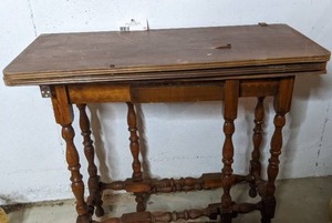lot 53 image: 19th Century American Walnut Drop Leaf Dining Breakfast Table (Needs Refinishing Easy Project Table)