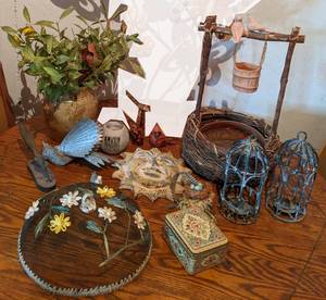 lot 80 image: Beautiful Metal and Wood Patio Decor Collection