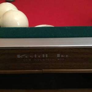 Bumper pool table