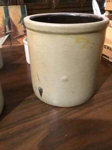 4 clay pots