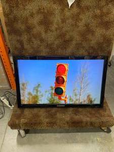 lot 66 image: Samsung CX Series 40 Digital Signage  Monitor 1080p HD Widescreen 169 Display - Model 400CX-2