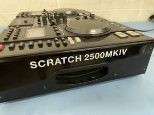 lot 45 image: Edison Professional Scratch 2500 MKIV Dual CD USB MP3 Player  Mixer DJ System w Case