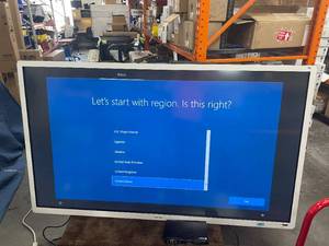 lot 52 image: Ricoh D8400 Interactive 4K 84 LED Flat Panel Monitor  Display & Electronic Whiteboard - Home Theater in 4K