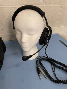 lot 64 image: Stanton Professional DJ Pro 500 MC Headset  Headphones for Hands-Free Operation & Stanton Soft-Sided Travel Case