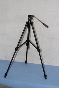 lot 124 image: Sony VCT-R640 Lightweight Video Camera Camcorder Photo Photography Height Adjustable Tripod