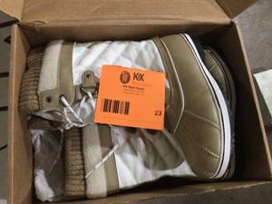 Dream women snow boots beigewhite size 9&nbsp&nbspOpen Box&nbsp