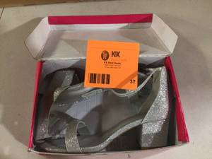 Amazon Low chunk silver glitter size 912&nbspOpen Box&nbsp