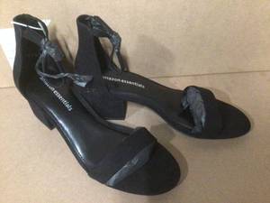 Amazon Essentials Womens Two Strap Heeled Sandal size 9